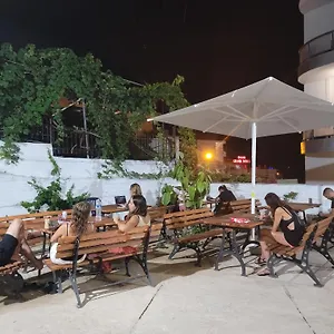 Auberge de jeunesse K13, Saranda